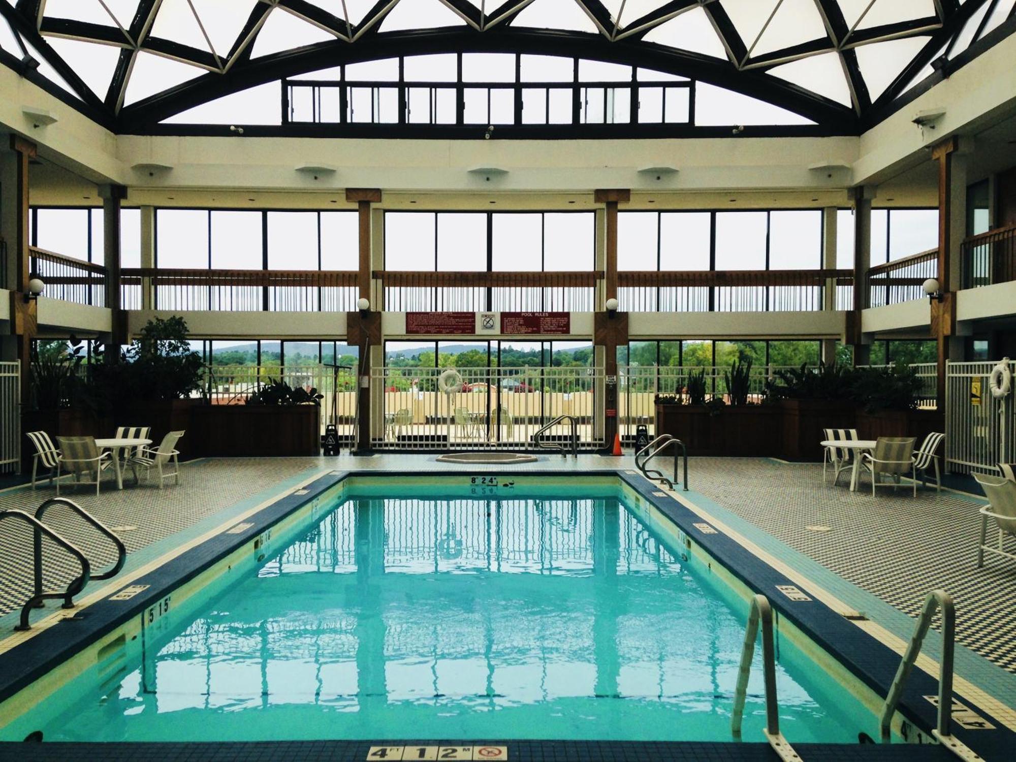 Holiday Inn & Suites Pittsfield-Berkshires By Ihg Exterior foto